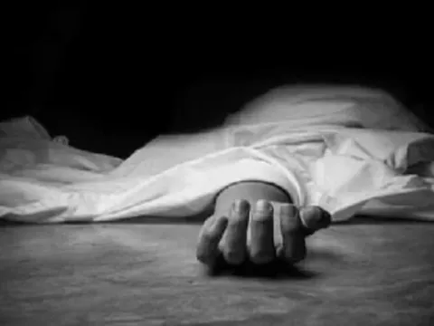 Bé trai 11 tuổi đột ngột tử vong sau khi người nhà cho uống nước theo cách "lạ đời"