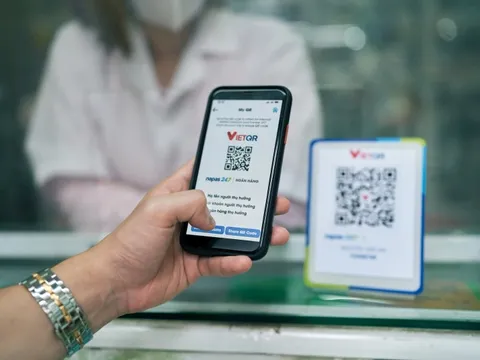 Chưa từng có: Người dân rút tiền mặt từ ATM giảm kỷ lục