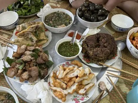 Đi 200km đến nhà thông gia, họ nhà trai xôn xao khi thấy mâm cỗ lại mặt