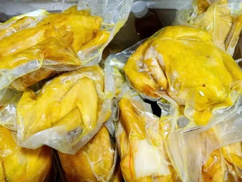 Chở hàng trăm túi chân gà, gà ủ muối tuồn ra thị trường Thái Nguyên: Lời khai của T.V.T. gây sốc