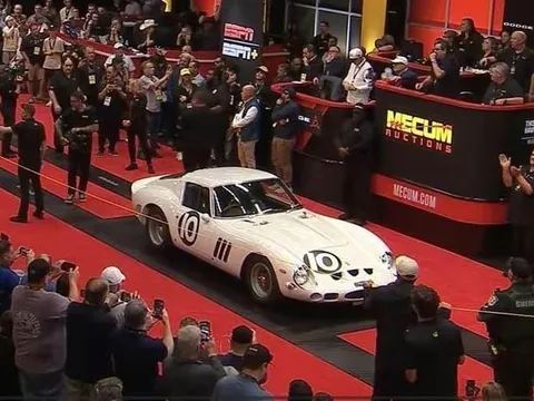 Chiếc Ferrari cũ này có gì khiến giới nhà giàu chi hơn 1.000 tỷ để sở hữu?