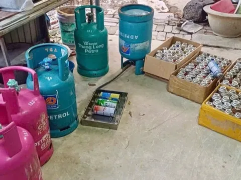 Thót tim trước cơ sở sang chiết gas lậu ngay giữa khu dân cư đông đúc
