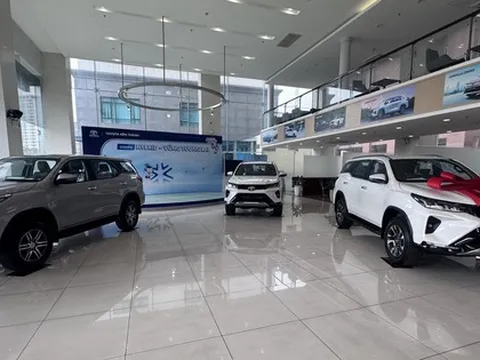 Cuối năm, nhiều hãng ô tô rơi vào cảnh không có xe để bán