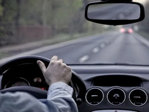 Tự lái xe 1.500km về quê ăn Tết: Tiết kiệm 9 triệu đồng hay cuộc hành xác nhớ đời?