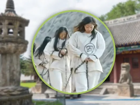 Độc lạ: Hàng nghìn du khách ùn ùn chi tiền để được mặc áo tù nhân, lưu đày tới vùng đất -20 độ