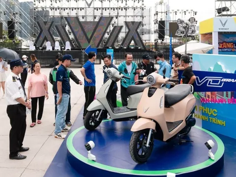 VinFast đạt doanh số kỷ lục 406.453 xe, dẫn đầu thị trường xe máy điện Việt Nam năm 2025
