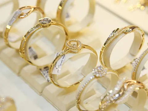 Giá vàng sáng 27/1: Vàng trong nước leo thang theo đà lập đỉnh của thế giới