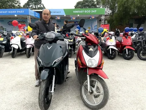 Bất chấp trời rét, mang Honda Click gần 20 năm tuổi đến sự kiện 'Đổi xăng lấy điện', chủ xe được định giá xe cũ và đã nói thẳng quyết định