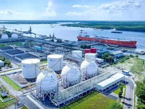 GAS ngược dòng tăng trần giữa phiên 'đỏ lửa', hé lộ loạt hợp đồng nghìn tỷ vừa ký kết