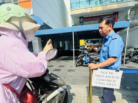 Xếp hàng từ 1g sáng để chờ mua vàng, bạc