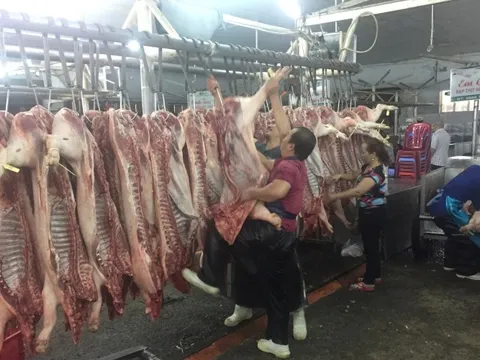 Giá heo hơi hôm nay, 28-1: Giá heo mảnh ở chợ đầu mối tăng cao