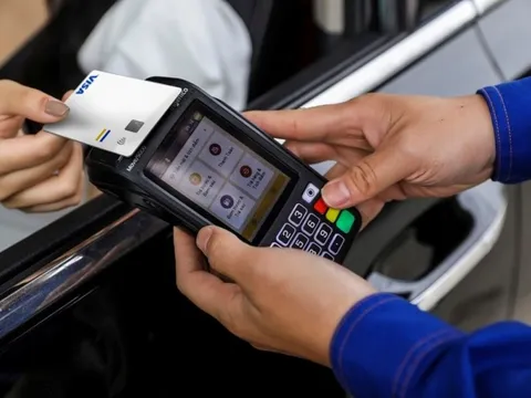 Ngân hàng cảnh báo thủ đoạn khiến khách hàng mất tiền dù vẫn cầm thẻ trên tay