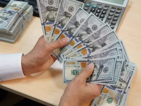 Tỷ giá USD hôm nay 28/1: Ngân hàng điều chỉnh giảm, thị trường tự do đi ngược chiều