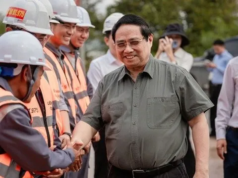 Thủ tướng đề nghị phát huy tinh thần "chỉ bàn làm, không bàn lùi" tại các dự án phục vụ APEC