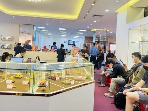 Giá vàng, bạc rơi tự do