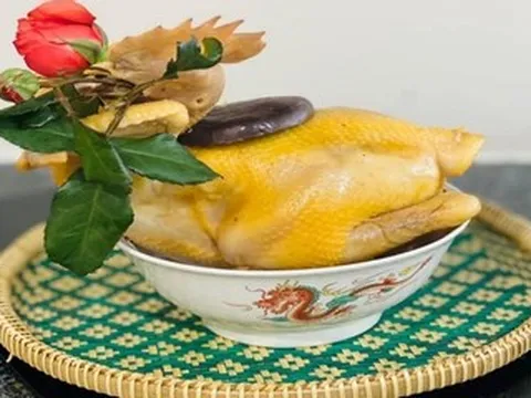 Nhớ bát cháo mẹ nấu từ nước luộc con gà duy nhất