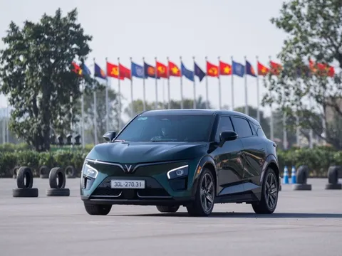 Người dùng Việt chấm điểm VinFast VF 7: Đây là chiếc xe vượt mọi kỳ vọng, từ thiết kế đến trải nghiệm