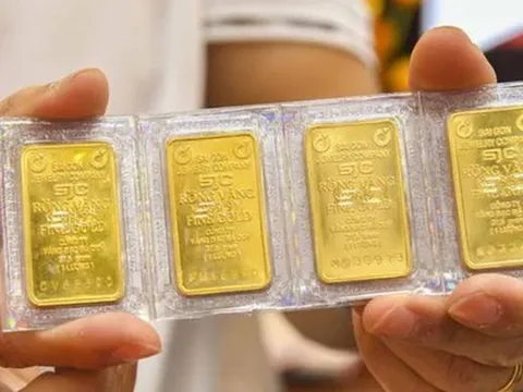 Giá vàng giảm thủng đáy, nhà vàng thông báo ngừng bán vì quá tải!