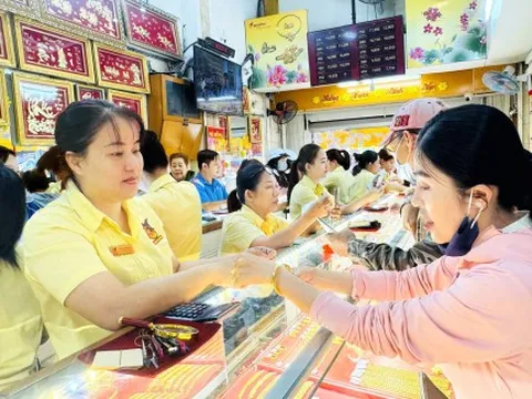 Giá vàng thất thường, đầu tư dễ chuốc rủi ro