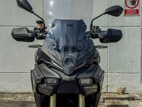 Cận cảnh 'ngựa chiến' mới của Yamaha: Trang bị xịn, động cơ mạnh, giá gây choáng