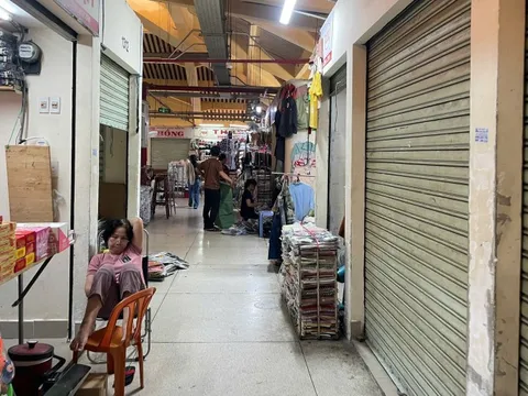 Cận Tết, chợ Bình Tây ngoài nhộn nhịp, trong đìu hiu