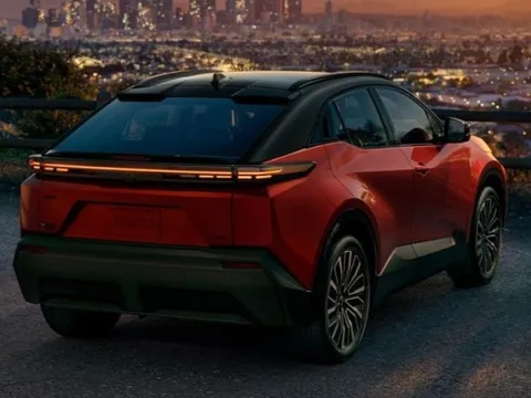 Toyota tung ‘quân bài chiến lược’ với mẫu SUV điện đi xa 467km/ 1 lần sạc: Thiết kế tương lai, có tính năng hỗ trợ khi tắc đường, giá chưa đến 1 tỷ