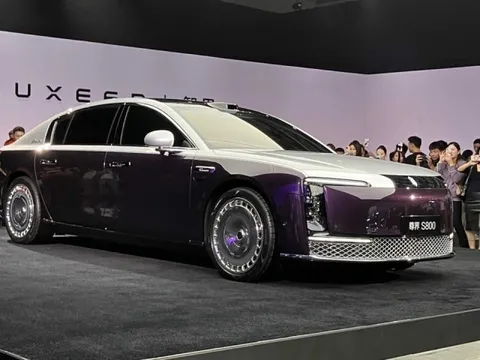 'Maybach Trung Quốc' lộ diện: Mạnh 852 mã lực, chạy hơn 1.300 km khi đầy nhiên liệu, giá khiến xe Đức 'toát mồ hôi'