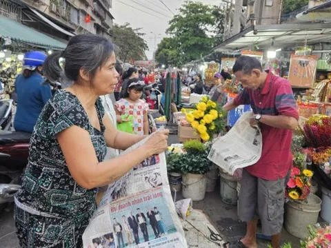 Nhộn nhịp mua sắm đồ cúng ông Công ông Táo