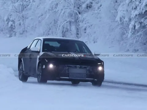 Đập đi xây lại: Hyundai Elantra 2027 bỏ hẳn thiết kế gây tranh cãi, mở rộng sang hybrid, liệu có sống sót giữa thời đại SUV?