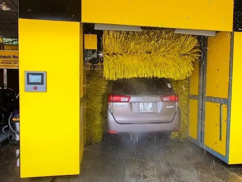8-10 phút sạch bong ô tô: Mô hình rửa xe tự động 'hốt bạc' mùa Tết