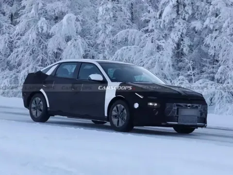 Quyết đấu SUV tới cùng: Hyundai Elantra 2027 vứt bỏ thiết kế gây tranh cãi, hé lộ nội thất AI, chuẩn bị thêm hybrid để phản công