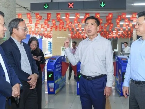 Bộ trưởng Xây dựng Trần Hồng Minh thị sát sân bay, nhà ga, đường sắt đô thị, bến xe chiều 29 Tết