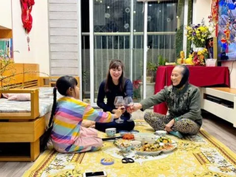 Ở tuổi 73, mẹ tôi đón cái Tết đầu tiên xa quê