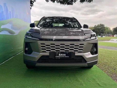 Xem trước mẫu SUV cỡ C của Toyota ‘chung mâm’ với Mazda CX-5 giá hơn 700 triệu: Đầu xe ‘lai’ Corolla Cross, nội thất kết hợp nhựa cứng, vải và da