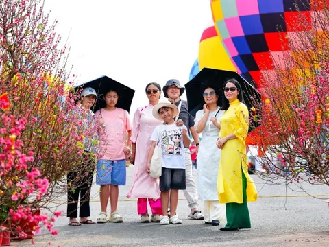 Những điểm đến hút khách du xuân mùng 2 Tết ở TPHCM