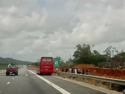 Tưởng vô hại, ai ngờ một lỗi sai trên cao tốc có thể khiến tài xế 'bay' ngay 14 triệu đồng và 6 điểm bằng lái