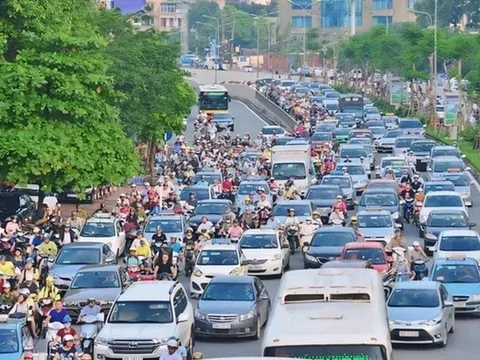 Thủ tướng: Không để ùn tắc kéo dài trên các tuyến đường vào trung tâm Hà Nội và TPHCM