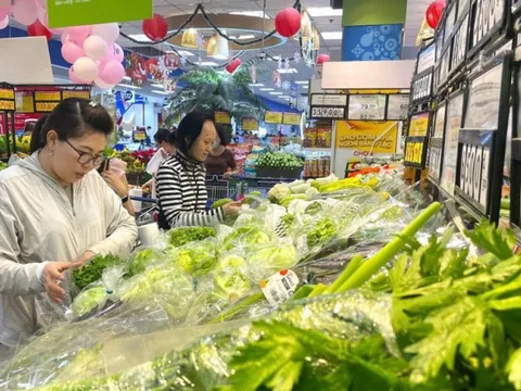 Mùng 6 Tết Bính Ngọ: Thị trường hàng hóa trở lại trạng thái bình thường