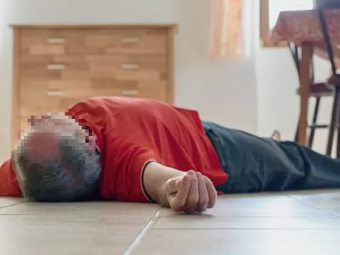 Người đàn ông 40 tuổi uống nước lúc nửa đêm bất ngờ tử vong, coi chừng 3 thói quen cực kỳ nguy hiểm