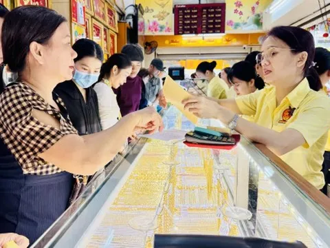 Giá vàng tăng mạnh sau kỳ nghỉ tết, các ngân hàng điều chỉnh dự báo