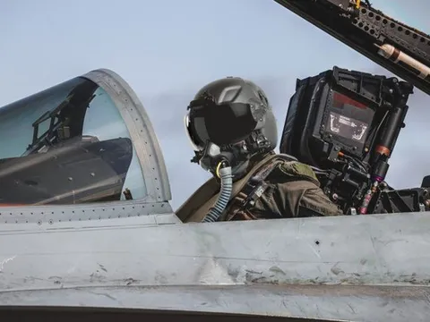 Mỹ đầu tư hàng chục triệu USD trang bị mũ bảo hiểm thế hệ mới cho phi công