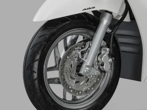 Honda Việt Nam rục rịch tung xe ga mới: Dáng Lead, mặt như SH, màn hình tròn lạ mắt, giá dự kiến ngang bản cao nhất