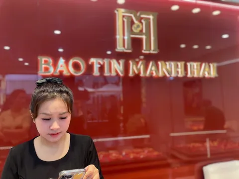 Ngày Vía Thần Tài: Giá vàng 'tăng chóng mặt', bảng điện tử nhảy số từng giờ