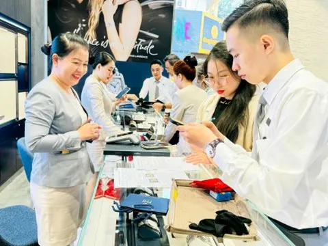 Dùng tiền mặt khó mua vàng ngày vía Thần Tài