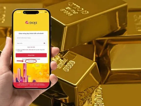 Không cần xếp hàng, người mua vàng ngày vía Thần Tài dùng cách này lấy nhanh hơn