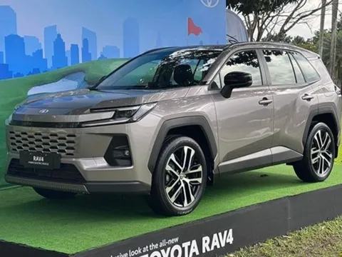 Lộ giá Toyota RAV4 Hybrid 2026 tại Đông Nam Á: Khởi điểm từ 978 triệu đồng, ra mắt tháng 3/2026, hai tùy chọn ADV và LTD, trang bị TSS 4.0, phả hơi nóng lên Honda CR-V