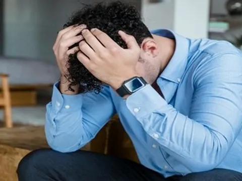 Chuẩn bị kết hôn, chàng trai phát hiện bố mẹ người yêu đang ngoại tình