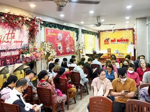 Có nên bán đất mua vàng?