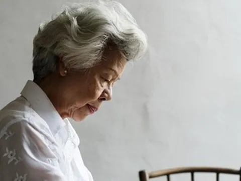 Mẹ 90 tuổi bị lẫn ngơ ngác nhìn đàn con làm 35 mâm cỗ mừng thọ