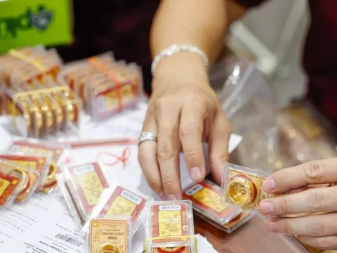 Giá vàng đột ngột giảm mạnh, điều gì đang xảy ra?